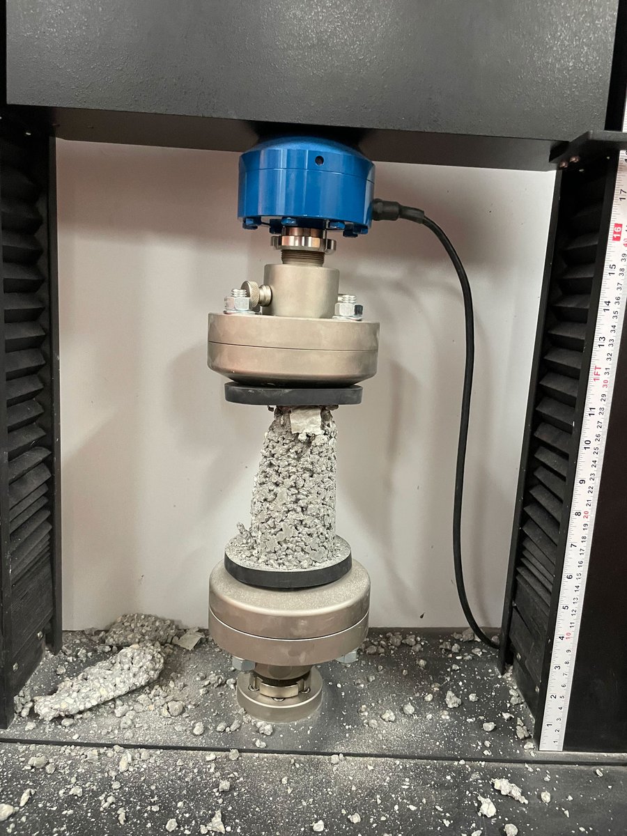 SEAS_Islands's tweet photo. #SEASIslandsAlliance student Ranie Jay Ubaldo is researching #recycled concrete from demolished structures for use as concrete aggregates. Ubaldo and lab mates test and calculate the compressive strength of their permeable #concrete samples in their lab at the University of Guam. https://t.co/mVe8ZNtJg8