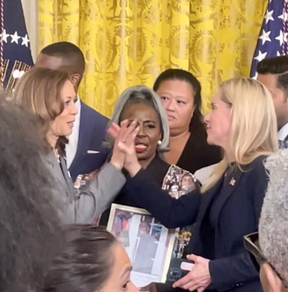 Kristin Song (@kristinsong3) on Twitter photo Thank you VP for fighting to protect all our children from gun violence 
And recognizing that it starts with safe storage 
#ethanslaw #safestorage <a href="/VP/">Vice President JD Vance</a> <a href="/JohnWoodrowCox/">John Woodrow Cox</a> Thank you VP for fighting to protect all our children from gun violence 
And recognizing that it starts with safe storage 
#ethanslaw #safestorage <a href="/VP/">Vice President JD Vance</a> <a href="/JohnWoodrowCox/">John Woodrow Cox</a>