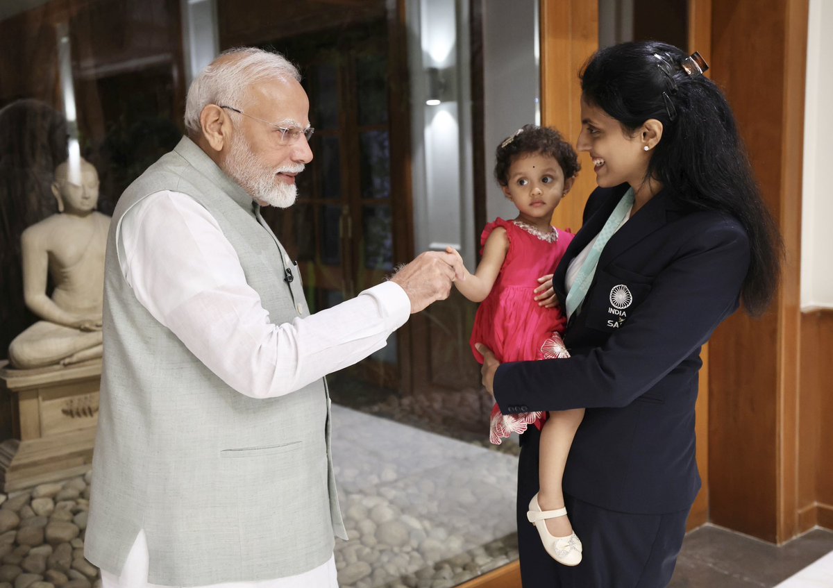 HarikaDronavali's tweet photo. The most beautiful moment as a Mom❤️ 
A fruitful moment for all the travel to tournaments leaving her behind and missing her🥹✨ https://t.co/3VlZemtU0v