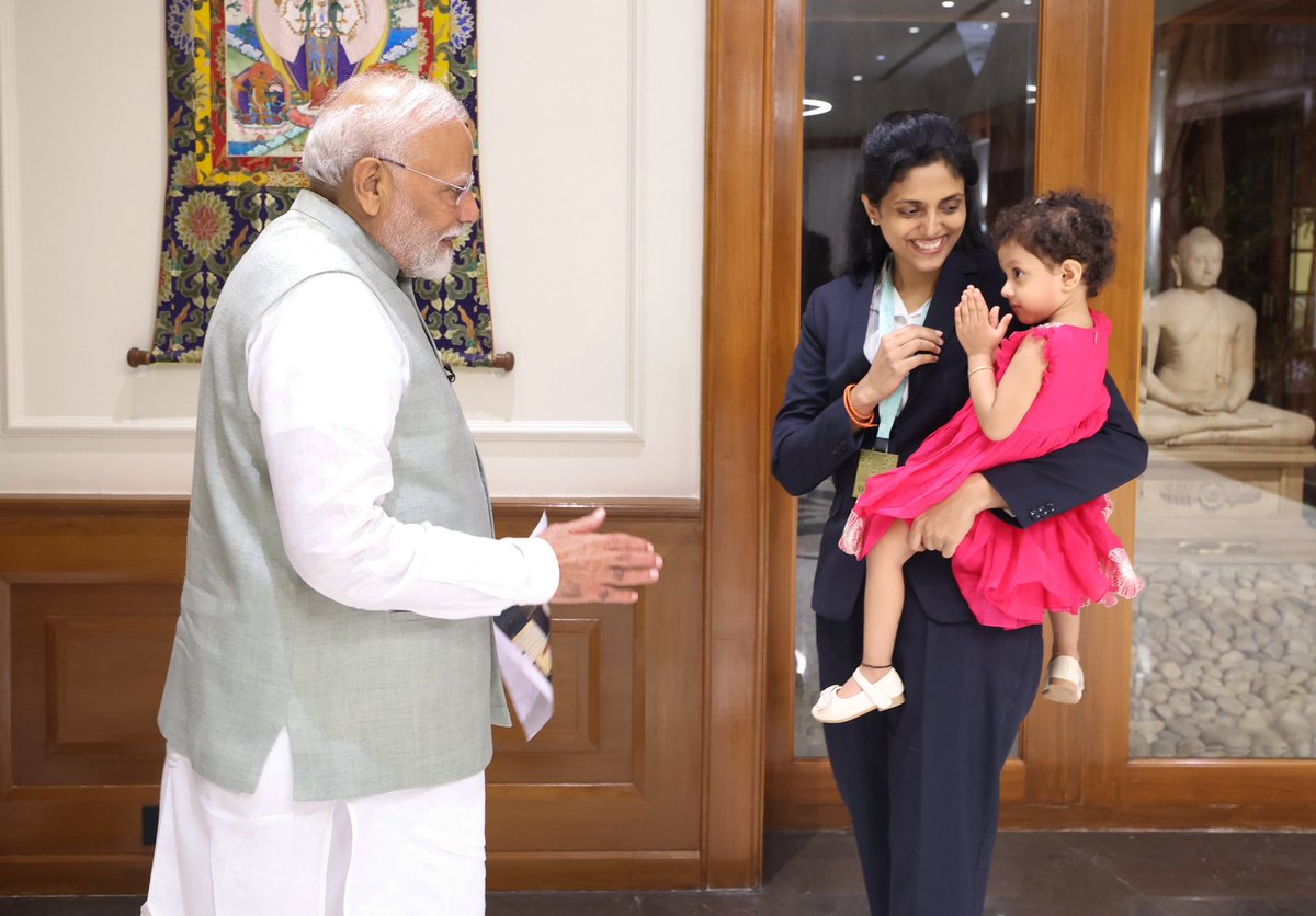 HarikaDronavali's tweet photo. The most beautiful moment as a Mom❤️ 
A fruitful moment for all the travel to tournaments leaving her behind and missing her🥹✨ https://t.co/3VlZemtU0v