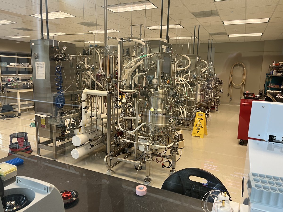 Another reason North Carolina biotech is underrated:

They have a state-of-the-art lab, called BTEC, where students take *hands-on* courses in biomanufacturing. They learn to use bioreactors, engineer cells &amp; purify drugs.

Very few U.S. schools seem to have this for students.