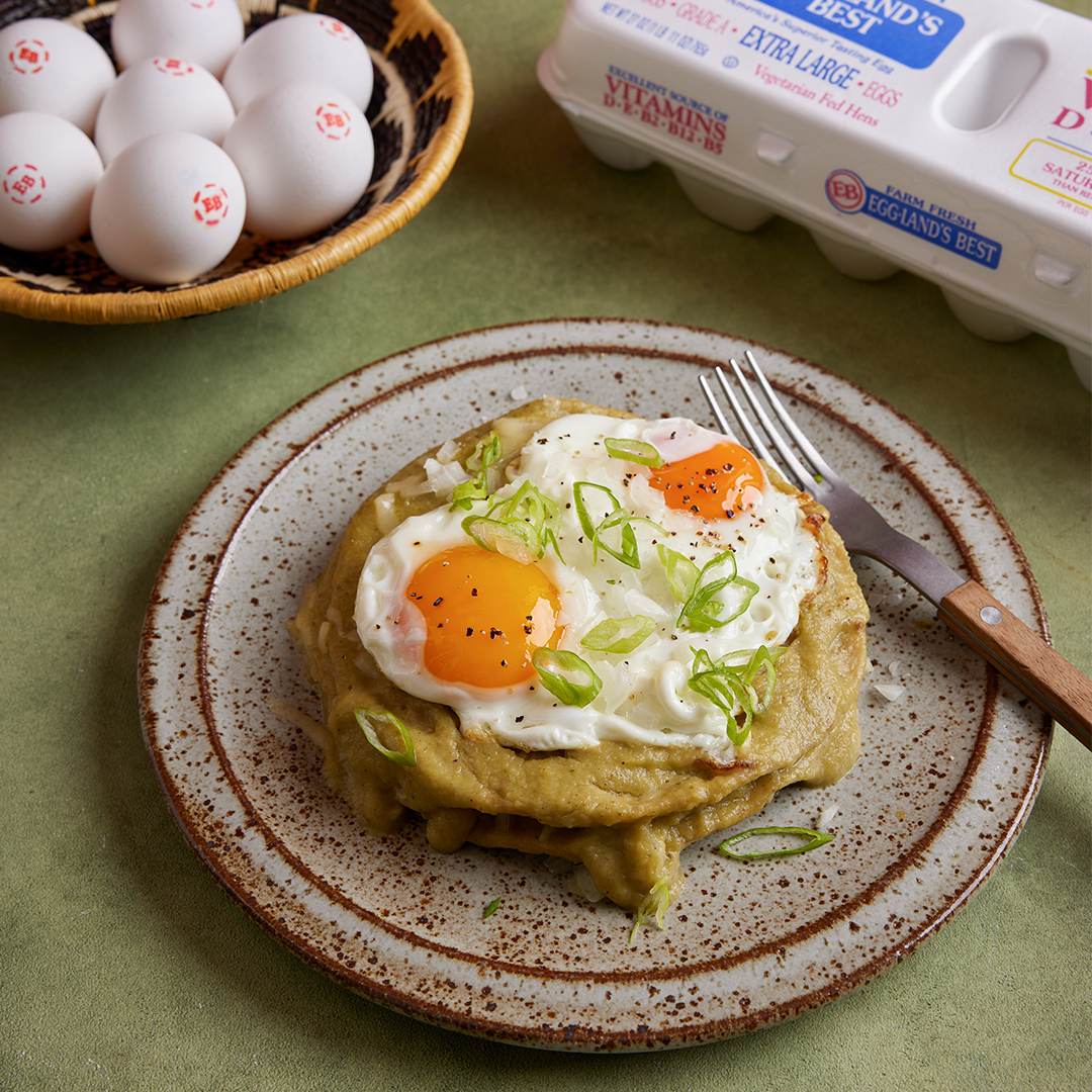 These enchiladas, made with Eggland’s Best egg make for a festive and satisfying brunch-style meal, perfect for celebrating Hispanic Heritage Month! 
✶
✶
#madewithEB #onlyfeedmeEB #thEBest #egglandsbest bit.ly/3Z5AK0G