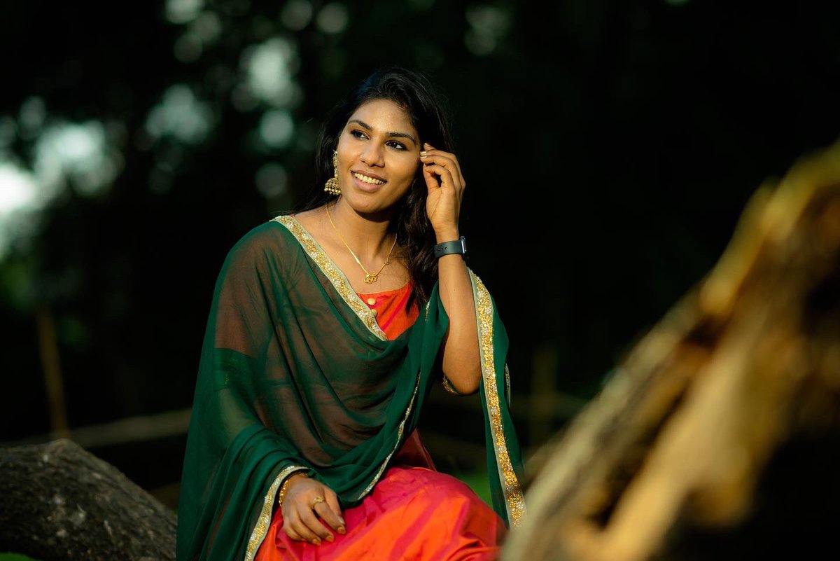 IamBhavaniDevi's tweet photo. Wrapped in tradition, embraced by nature. 🌿❤️💚 
#EthnicElegance #TraditionInStyle https://t.co/KRhjID2rIG