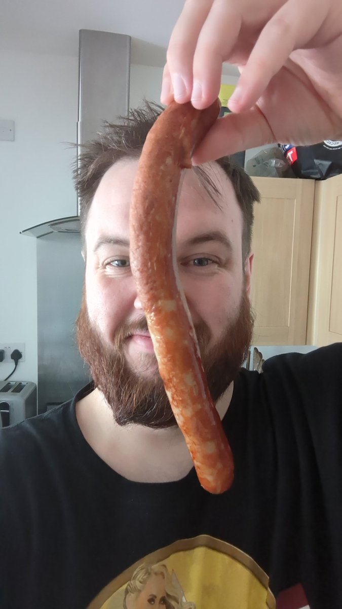 Rosco1231's tweet photo. Maybe he's gone for lunch, if he wants to come over and chat, I can share this sausage with him I got from the chippy. https://t.co/kqdfUu0WNl