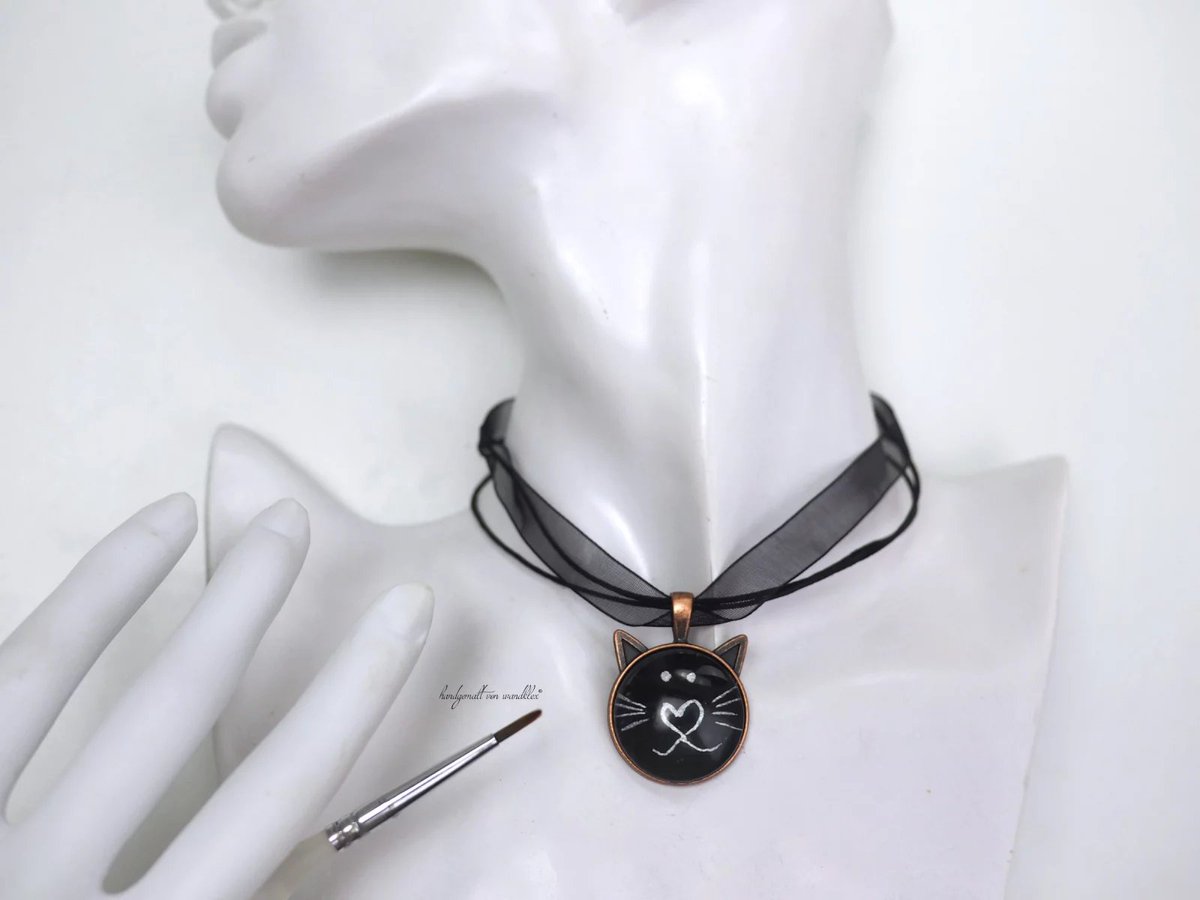 wandklex's tweet image. Oh, ich hab wieder #catcontent!
Handgemalter #wandklexschmuck; jetzt wieder lieferbar  und in mehreren Metallfarben zu finden auf wandklex.art/product/minima…. (auch als Schlüsselanhänger möglich) 😻