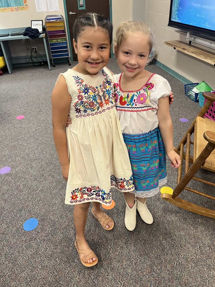 These sweet girls are rocking their Hispanic Heritage dresses! Happy Hispanic Heritage month! ⁦<a href="/HumbleISD_MBE/">Maplebrook Elem</a>⁩ #mbeisfamily