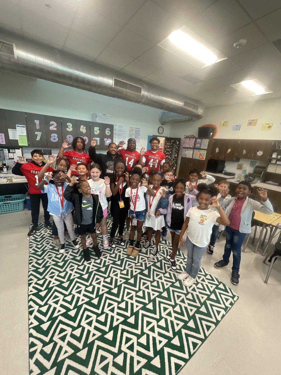 Josh Reliford (@coachjreliford) on Twitter photo Back at it! “Fist Bump Fridays” Pulled up to visit the Pioneers of <a href="/UnionParkElem/">Union Park Elementary</a> had a great time with our future Bengals! <a href="/KentLaster/">Kent Laster</a>
#BRASWELLZONE🐯
#PIONEERPRIDE
#FISTBUMPFRIDAYS👊🏾
#KeepChoppingWood🪓 Back at it! “Fist Bump Fridays” Pulled up to visit the Pioneers of <a href="/UnionParkElem/">Union Park Elementary</a> had a great time with our future Bengals! <a href="/KentLaster/">Kent Laster</a>
#BRASWELLZONE🐯
#PIONEERPRIDE
#FISTBUMPFRIDAYS👊🏾
#KeepChoppingWood🪓