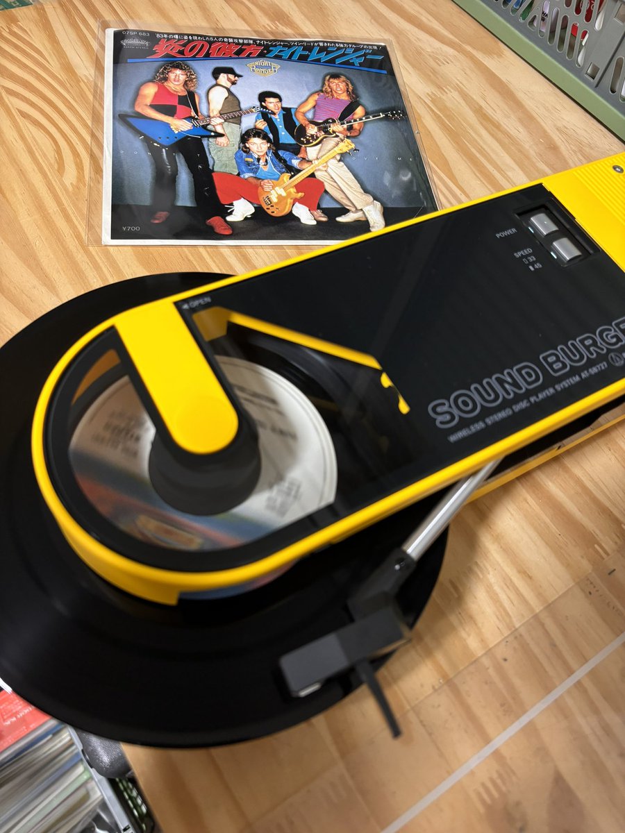 サウンドバーガー購入してレコードに回帰してみた。
一曲を大事に聴く大切さを思い出した。