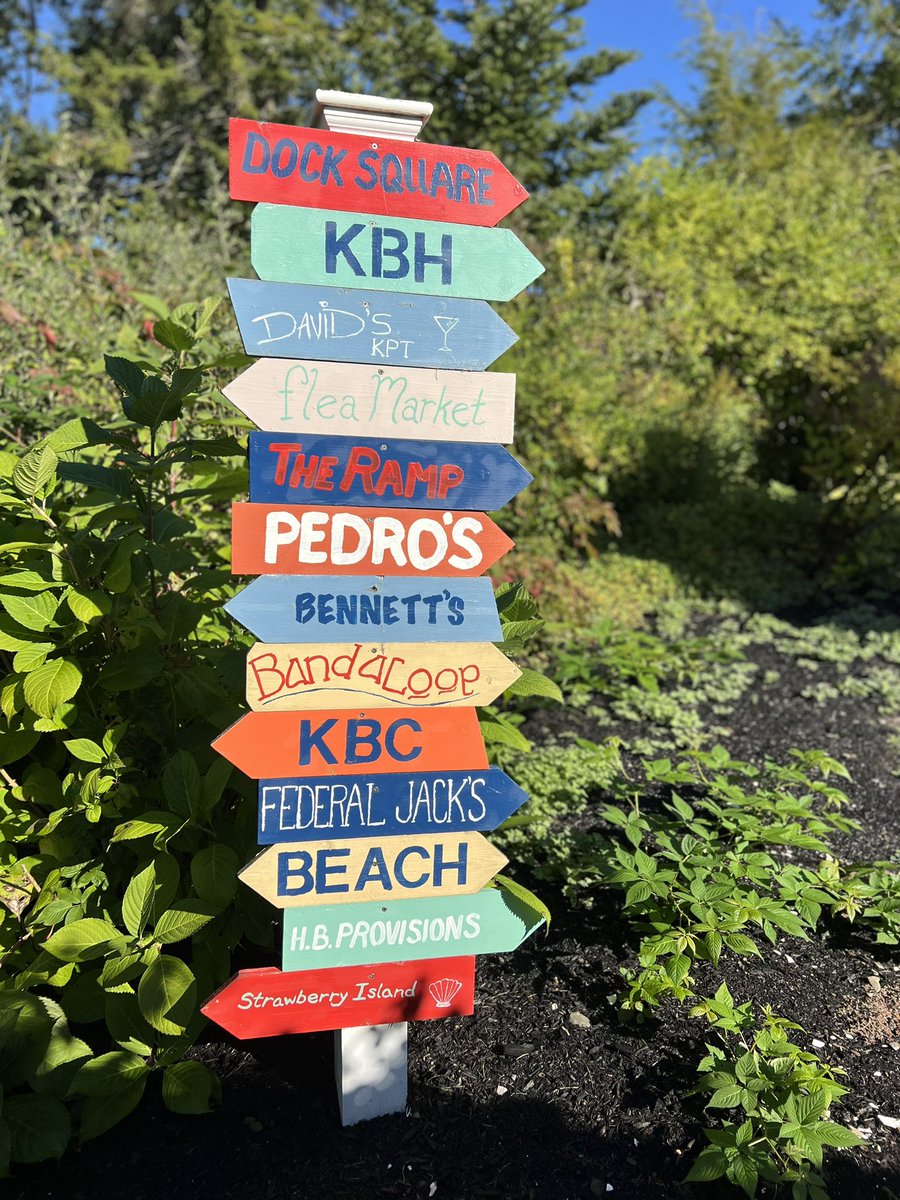 KennebunkHouse's tweet photo. Signpost. #Kennebunks https://t.co/4yI17RK844
