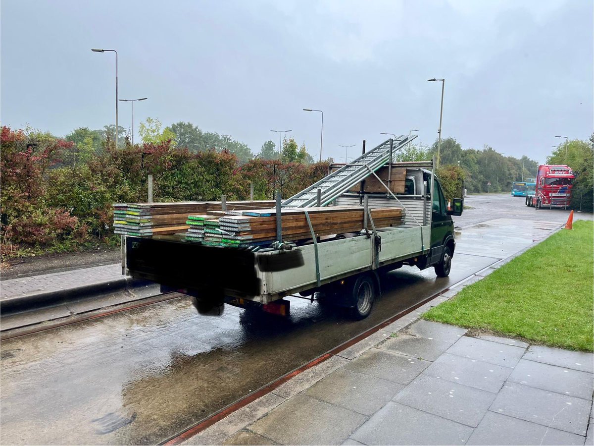 roadpoliceBCH's tweet image. Team A South A1M

These vehicles were stopped traveling on a very wet A1m whilst clearly overweight. Weighed in at 27% and 55% over their permitted weight accordingly. Both vehicles prohibited from being driven and drivers prosecuted. 

RP78 410582

 #youngdrivers