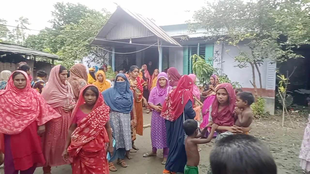 নড়াইলে গাছে ঝুলন্ত অবস্থায় বৃদ্ধার মরদেহ উদ্বার