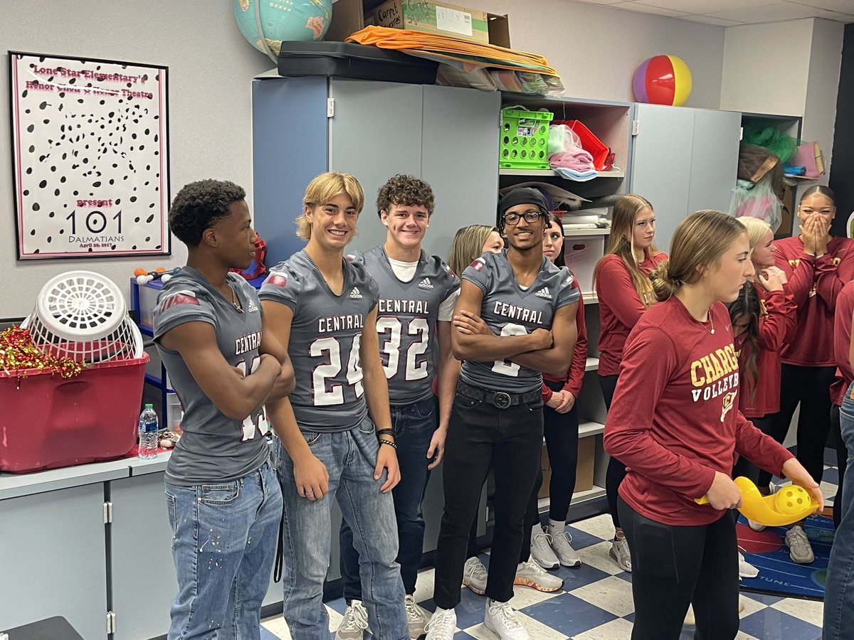 There’s some Chargers in the house!!!! <a href="/LoneStarElem/">Lone Star Elementary</a>