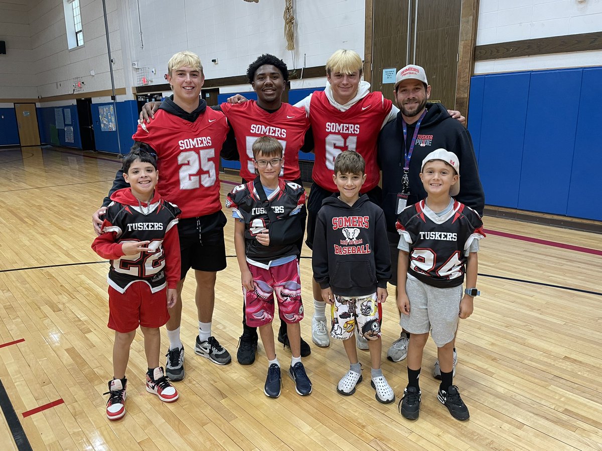 SomersFootball's tweet photo. Somers is a special community with pride and enthusiasm in our culture. Today, all 4 buildings in this district celebrate our homecoming. Our seniors have given years of their life to making this a very special place to grow up. Tonight, we play for them.. #SOE @TuskerAthletics https://t.co/z4qi7LWHGV