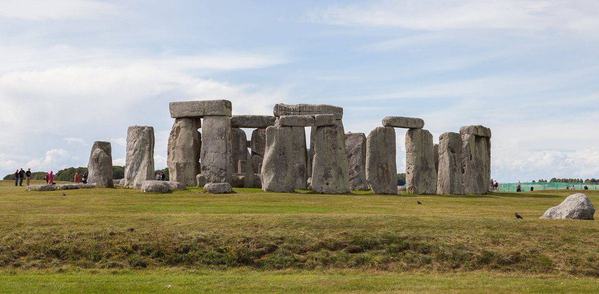andreamatranga's tweet image. No matter how many times you&apos;ve seen the pictures, some places just give you goosebumps when you first see them. Exhibit 1: Stonehenge. How did Neolithic farmers, the smell of hunting and gathering barely off of them, manage to get planning permission and local council approval?