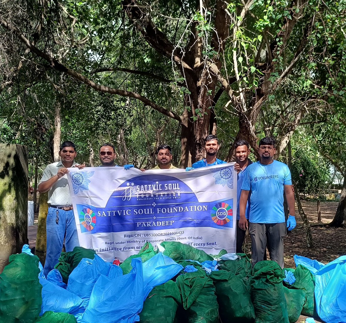 itsBiswajeet's tweet photo. Mass cleanliness drive organized under #Swachhata_Hi_Seva campaign on the eve of celebration of #World_Tourism_Day at Neheru Bangala, in the presence of EO @abhi_panda28, Chairman @PdpMnc_2002, Councilors, Staff, NGOs  @SATTVIC_SOUL,SHG members, Local people .
@MoHUA_India https://t.co/97roaoQUUx