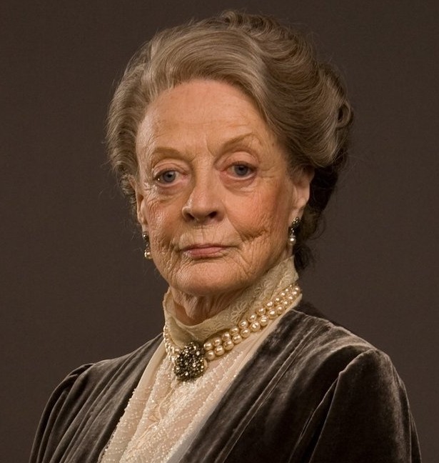 Emii_Eth's tweet image. A moment for the beautiful and incredible Dame of our time Maggie Smith who we have lost today 💔🕊️ British Televisions were blessed to have her.

The crazy part is I was reading her biography just a few days ago. I felt something was coming 😢 RIP Dame 🩶 #maggiesmith