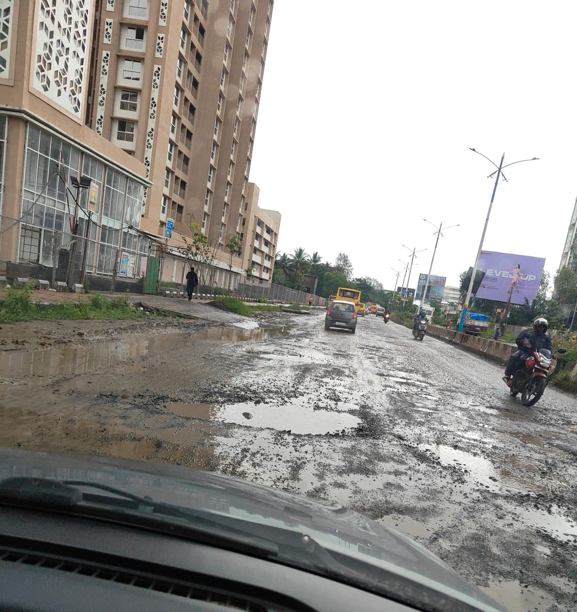 rohit_15's tweet image. Road condition of Mahalunge-Mann township. No one is bothered to look after the citizens in this area @OfficialPMRDA @PMCPune @midc_india all are passing the ball to each other
@mohol_murlidhar @BalwadkarAmol @Dev_Fadnavis @punekarnews @pulse_pune @TOIPune @Salonee_TOIPune #pune