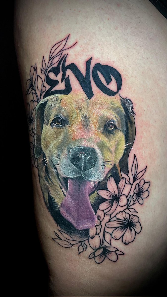 Félix es nuestro especialista en Rrtratos de Mascotas 🐶✨️🐱
Te tatuarías a la tuya???