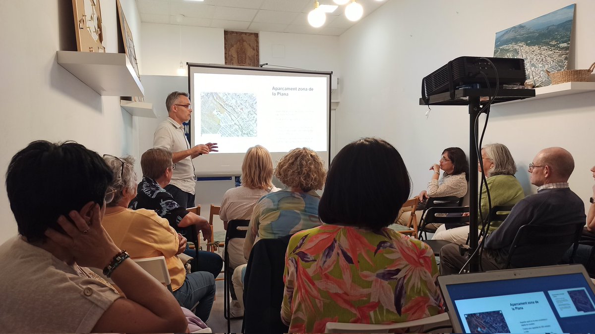 ▶️ ACTUALITAT | <a href="/SomEsparreguera/">Esparreguera2031</a> 📸enceta el cicle de xerrades amb la ciutadania parlant de les possibilitats del comerç a l’illa de vianants d'#Esparreguera

👉<a href="/andreslabella/">Andrés Labella</a> ha valorat positivament l'acte que tindrà periodicitat sobre temes diversos

📻 tuit.cat/5Ck8z