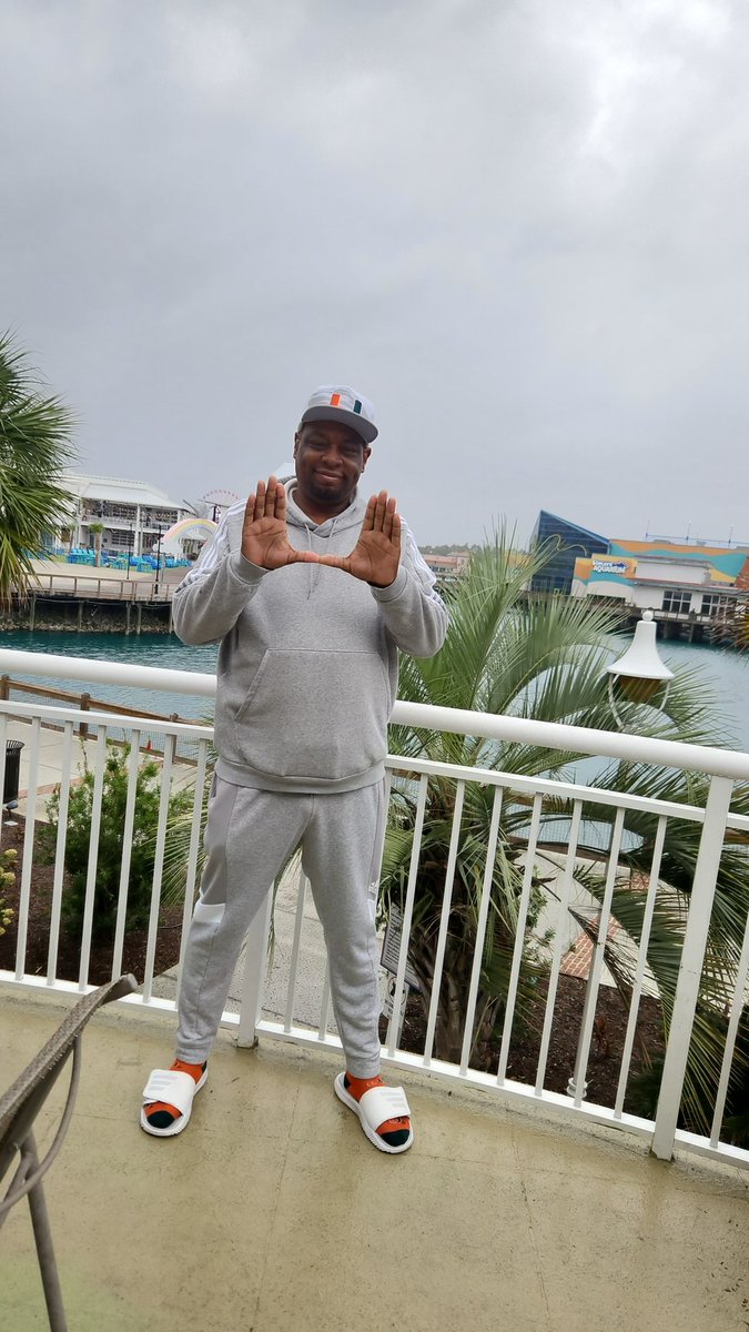 melvinfreeman1's tweet photo. IT'S GAME DAY LET'S FUCKING GO @CANESFOOTBALL #beatvtech #TheU https://t.co/8WESJ2i4Kh