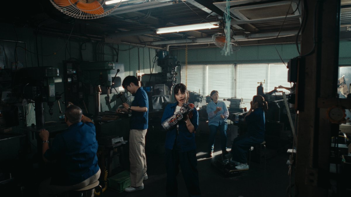 polco2's tweet photo. 好きが故に、どんどんへんてこな方向に突き進んでいっちゃうビデオ作りたいな〜と考えていたら、チッチさんがサイボーグになって地球の危機に立ち向かうMV撮ってました。町工場の同僚たちも最高なのでぜひ！

CENT／堂々らぶそんぐ[OFFiCiAL ViDEO]
@CENT_CCC
@Chittiii_BiSH

https://t.co/x3fkO1Ledr https://t.co/x3oAr1vG5T