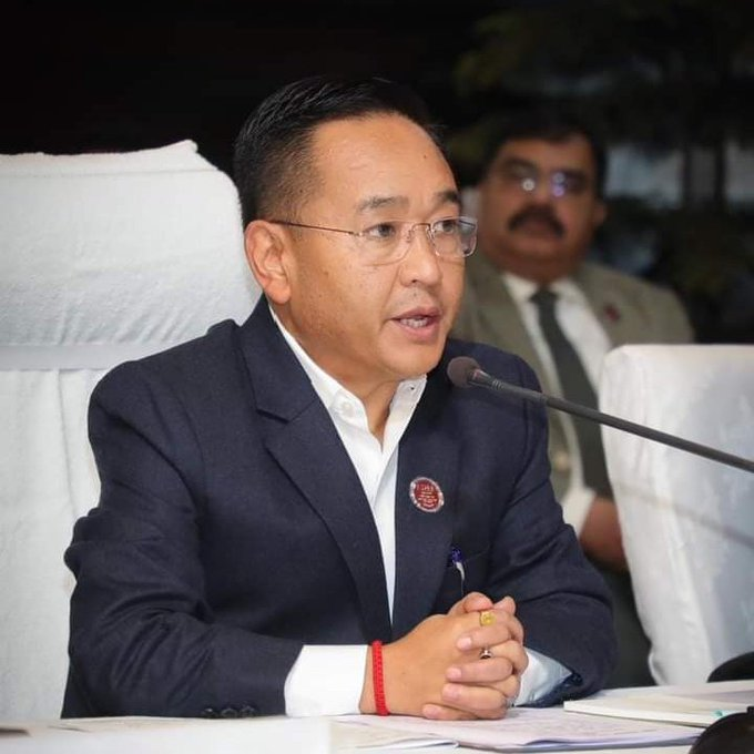 DDNewsGujarati's tweet image. સિક્કિમના મુખ્યમંત્રી પ્રેમસિંહ તમાંગે સિક્કિમના વરિષ્ઠ અધિકારીઓ સાથે યોજી બેઠક

રાજ્યમાં ઈન્ફ્રાસ્ટ્રક્ચર પ્રોજેક્ટ્સને અસર કરતા જમીન વિવાદોના ઉકેલ માટે બેઠક યોજી 

#SikkimCM #SeniorOfficer #Infrastructureprojects