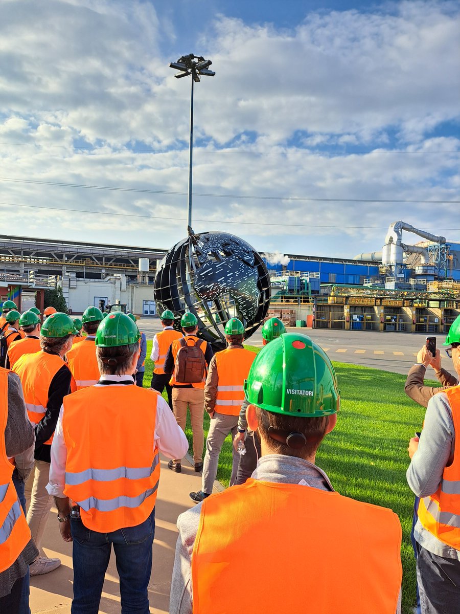 ConfindustriaBS's tweet image. Sinergie tra territori. Nei giorni scorsi, un gruppo di imprenditori dei nostri settori “Servizi alle imprese e alle persone” e “Digitale” unitamente ai colleghi del settore Terziario di @ConfindustriaBG  hanno potuto visitare la #Feralpi Siderurgica Spa a Lonato del Garda.