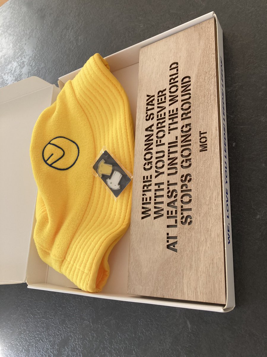 wcelhatton's tweet photo. Members peck goodies arrived this morning!
Bucket hat
Lapel pins
Light up sign! https://t.co/w9EDbtLZjT