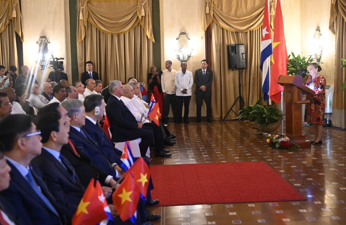 El presidente <a href="/DiazCanelB/">Miguel Díaz-Canel Bermúdez</a> y To Lam, secretario general del Partido Comunista y presidente de #Vietnam, asistieron este viernes a un encuentro amistoso con representantes del pueblo de #Cuba.

Solidaridad, ese gran sentimiento que une, fue hilo conductor de la cita.