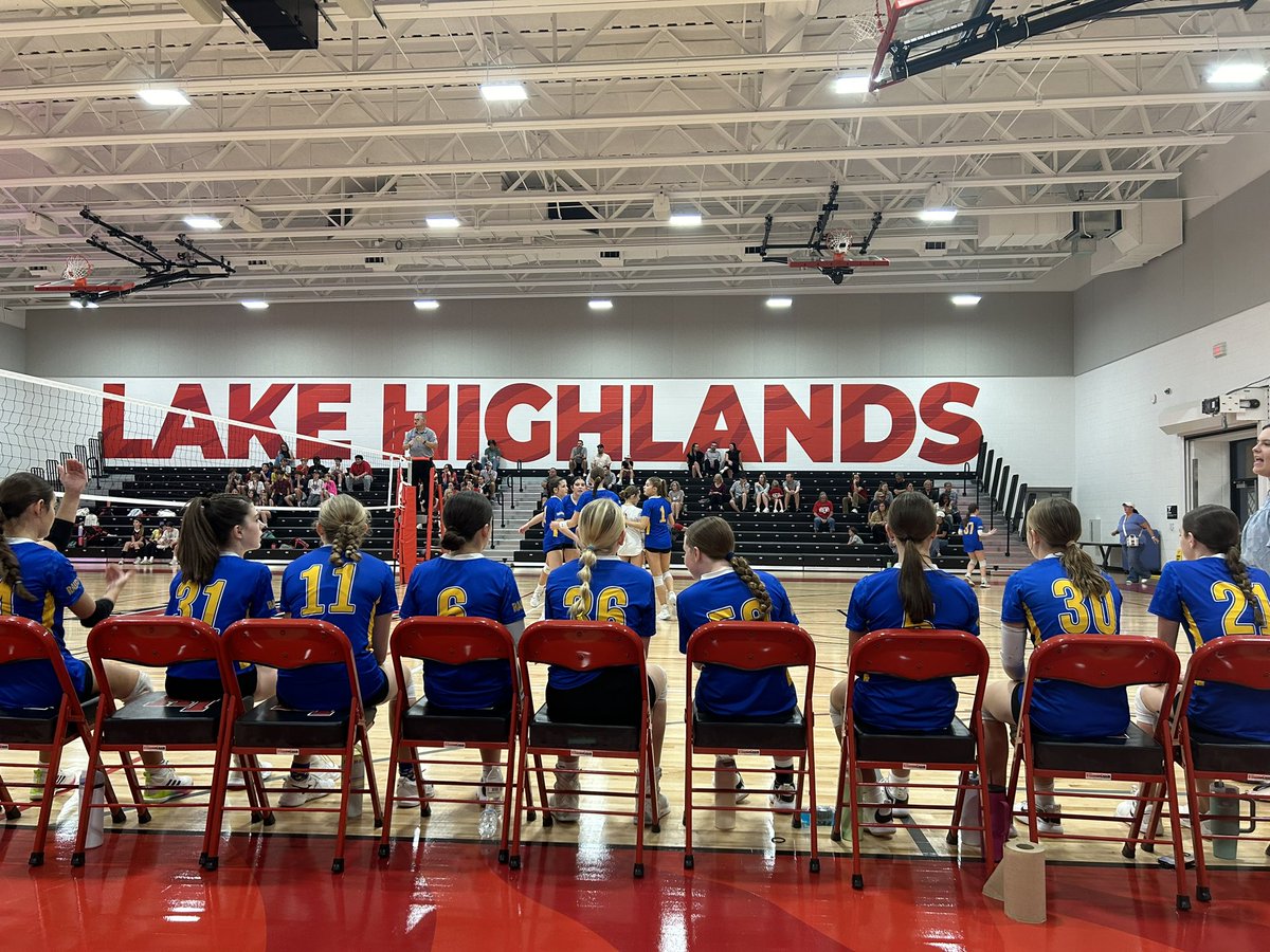 KatAngell3's tweet photo. We had a blast last night seeing @ParkhillJH play at @LakeHighlandsJH! The girls were excited to see the celebrity @MrsKelseyOrd 💙 Go Raiders! 🏐#RISDBeTheOne #PJHBeTheOne https://t.co/4l8YXSe8QG