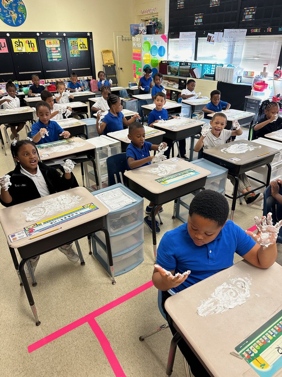 AlexanderEle900's tweet image. Check out some of our awesome 1st graders in Mrs. Greer's class. Student are working on their letter A sounds. Mrs. Greer is so innovative and is engaging her students! #makelearningfun @JMCSchools @suptking