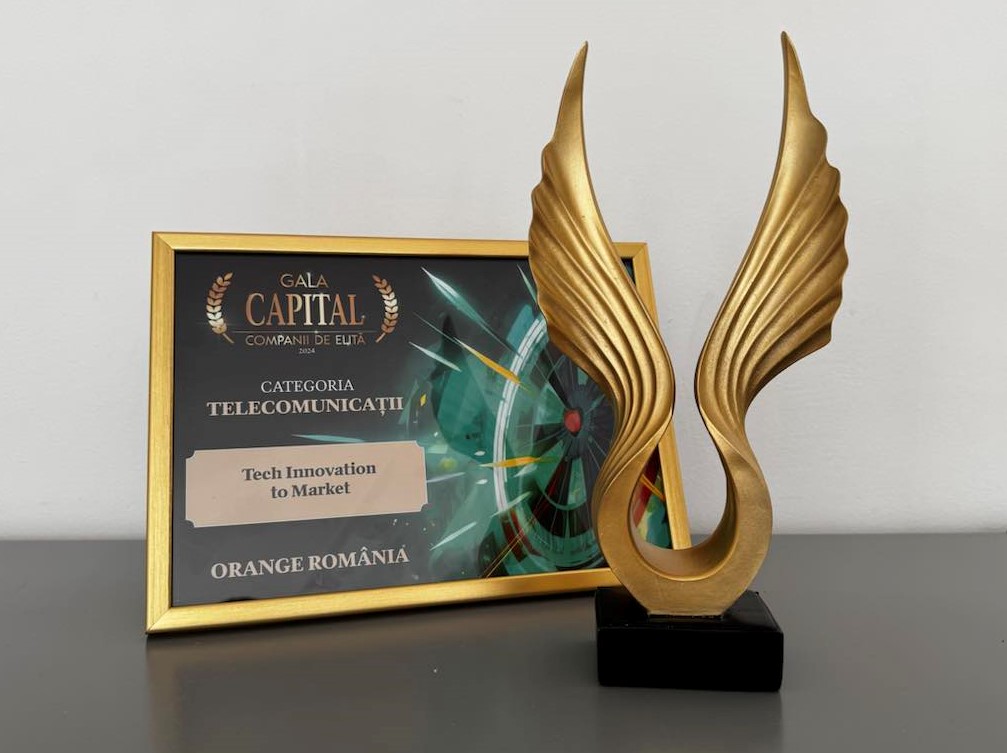 Gala Capital ne-a adus🏆Tech Innovation to Market la categoria telecom!🎉Premiul a fost ridicat de Ioan Constantin, Cyber Security Expert <a href="/orangeromania/">Orange Romania</a>, care a accentuat efortul &amp; creativitatea echipelor ce au transformat💡în soluții și au adus inovația din laborator pe piață.
