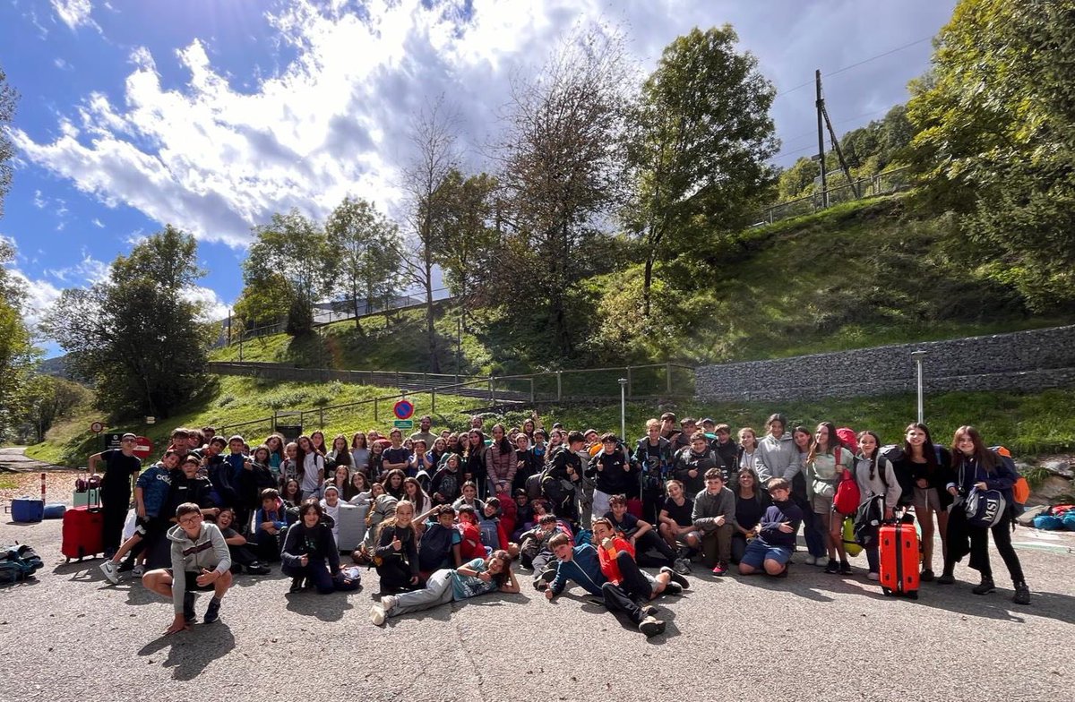 Sortint de Queralbs amb la motxil•la plena de somriures, amics, imatges i històries per recordar! Gràcies Núria #nuria2425plamarcell #esquancaminoquehiveigclar <a href="/XavierGinestet/">Xavier Ginestet</a> <a href="/alexsalleras/">alex salleras</a> ☀️🏔️🧡