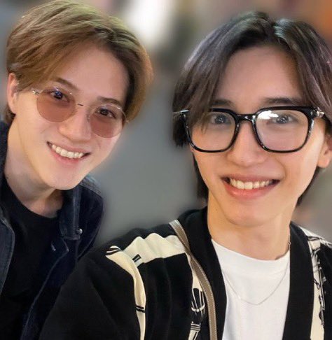 rea_k27_'s tweet photo. みちたいやばい🩷💛
2人とも白すぎるし
メガネ似合いすぎてる...！！

大昇担のはなちゃんに
すぐに電話して2人して
テンション上がってました笑 https://t.co/LuikagJkeI