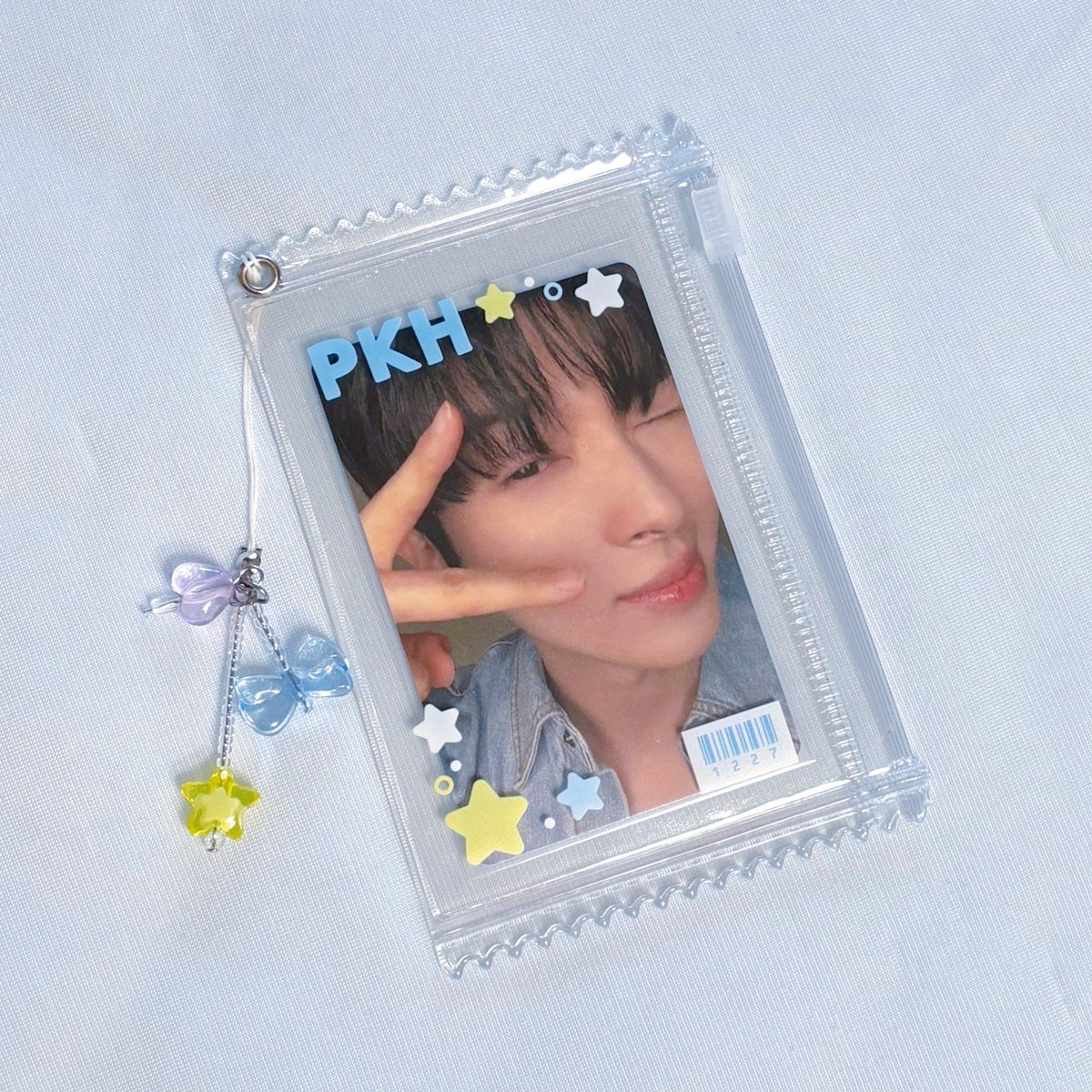 #RT 추첨 두 분께
사진 속 포토카드 파우치를 보내드려요 ♡

🫧 당첨 발표는 캉아디 서울 막공날 .ᐟ
☁️ 트친 한정 X, 배송비 제가 부담