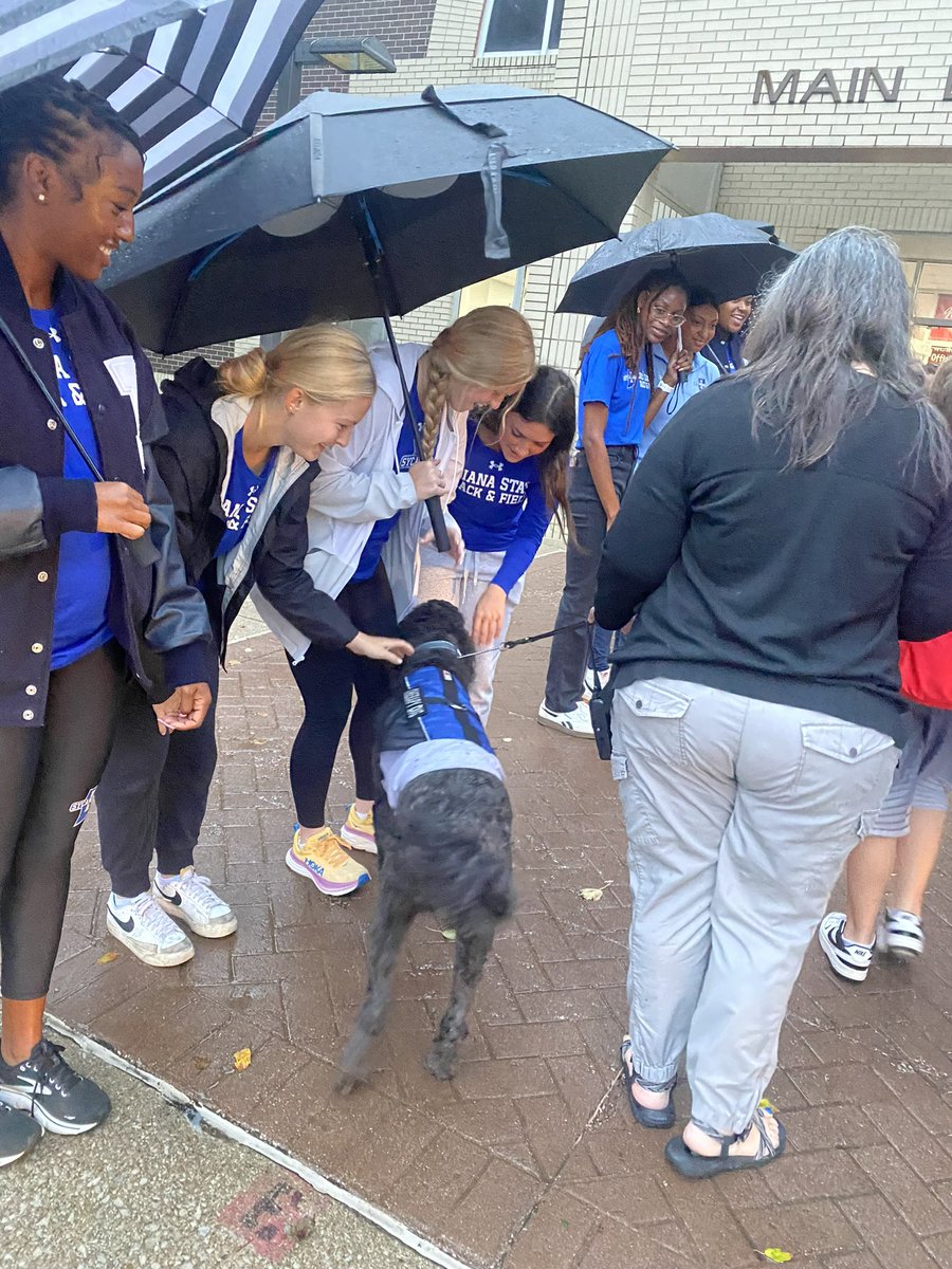 TammySchaffer's tweet photo. And the award for fabulous job with drenching environment goes to @IndStXCTF! Unbelievable team! Couldn’t love, respect and appreciate them more! #HighFiveFridays are the best! Davis Park Elementary @vcsc_teamvigo @IndStAthletics #MarchOn https://t.co/R1lRYjQiKx