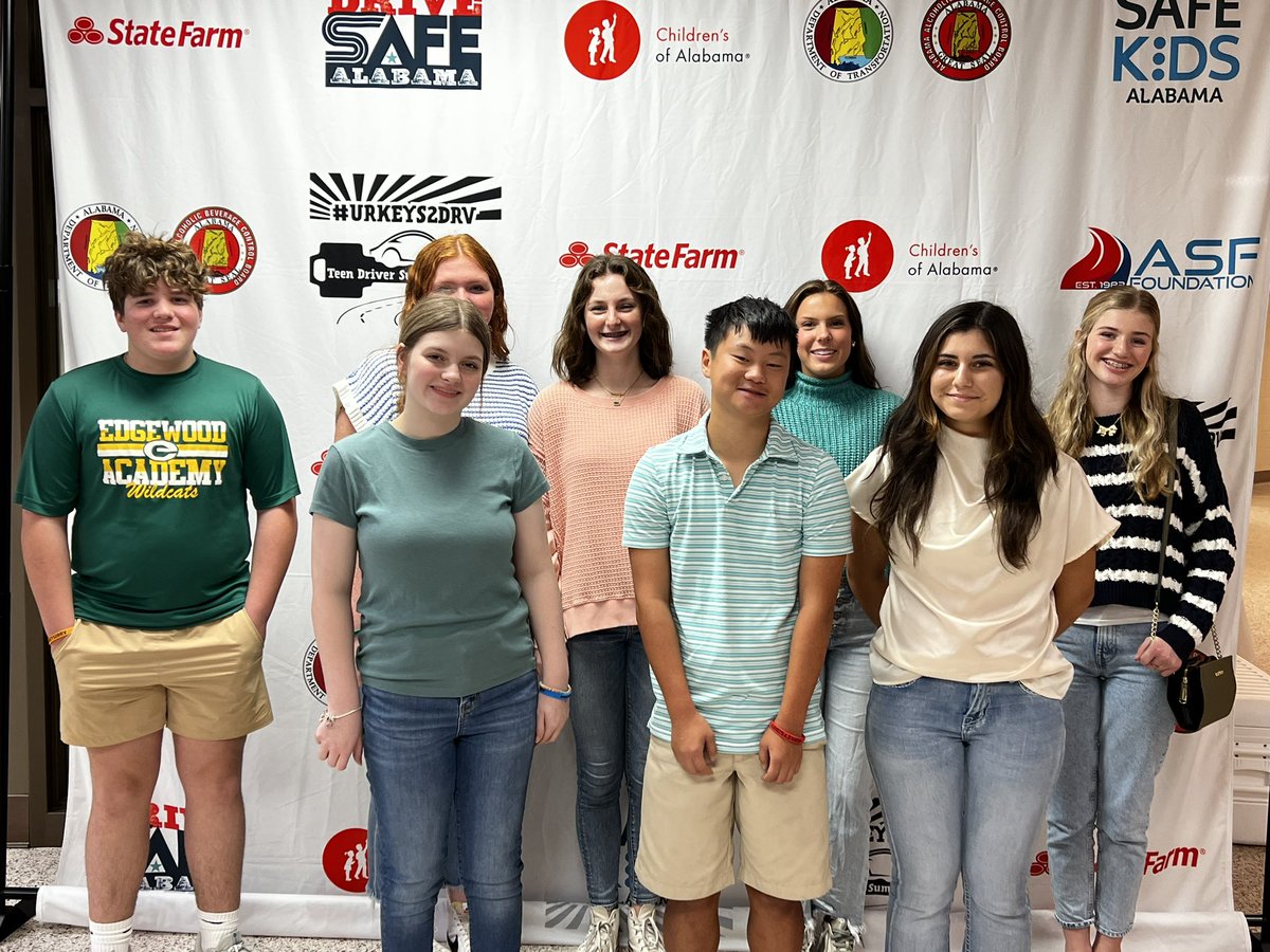 UrKeys2Drv's tweet photo. We have the students with Edgewood Academy here! Being the first school at the #UrKeys2Drv summit  isn’t a competition but if it was, they’d be winning… https://t.co/PTsN37wmsl