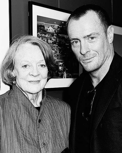 She passed away peacefully in hospital early this morning. 😪

An intensely private person, she was with friends and family at the end. She leaves two sons and five loving grandchildren who are devastated by the loss of their extraordinary mother and grandmother.

#MaggieSmith