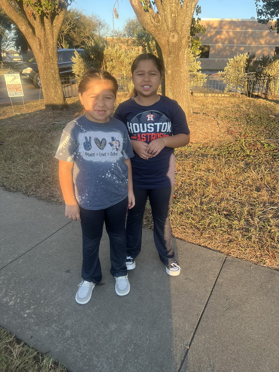 ssaucedomontes's tweet photo. #HoustonAstrosSpiritDay #LetsGoStros @HicksTigers ☄️⚾️ https://t.co/dkXUHHwBZk
