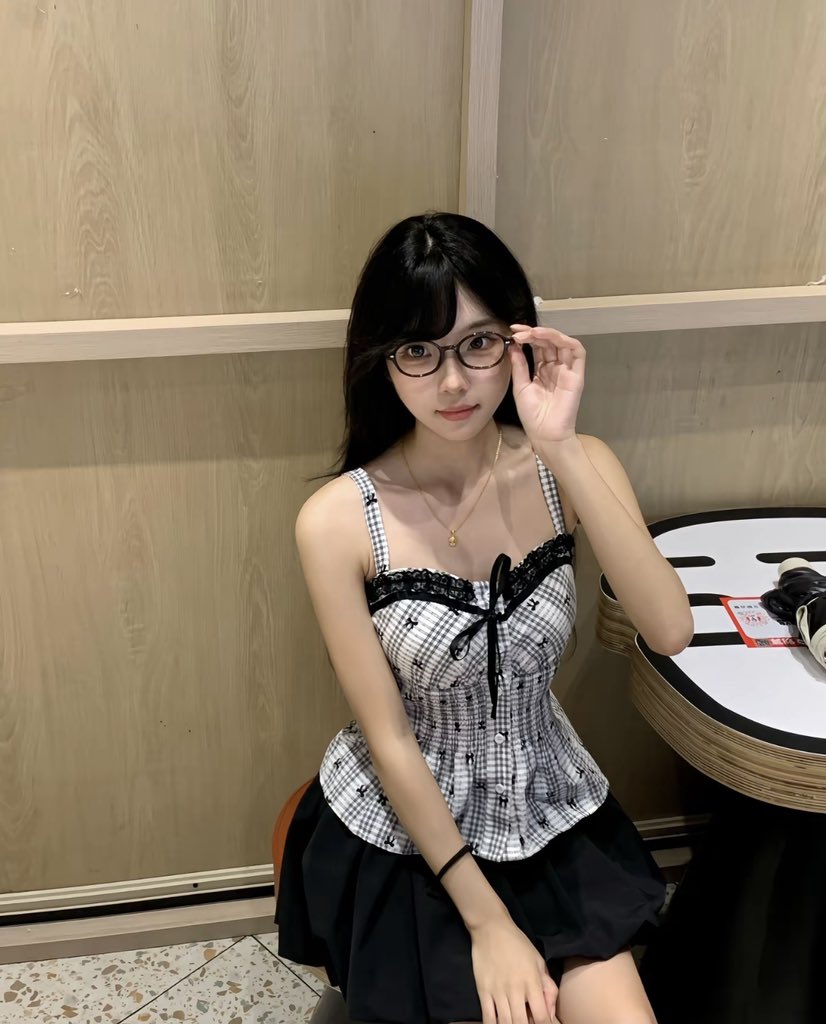 【网友投稿 No.1098】反差眼镜小姐姐 #眼镜娘 #眼镜妹 #投稿 #反差 #投稿曝光 #女友 #女友分享 #女友系列 #女同学 #女同事 https://t.co/ixseO8mxJo