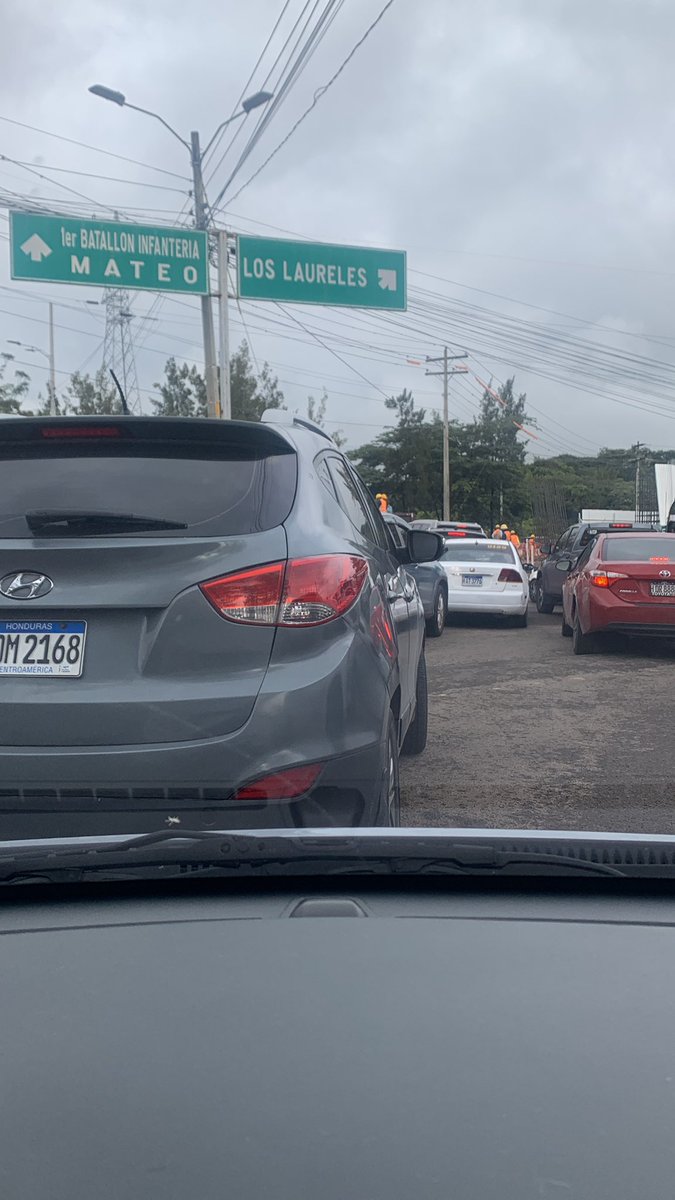 BogranJorge's tweet photo. @TRAFICOENTEGUS estos de tránsito son un desastre para dar vía en esta zona, por favor secretaria de seguridad tomar acción. Crean más caos más bien https://t.co/aL8pD6t85F