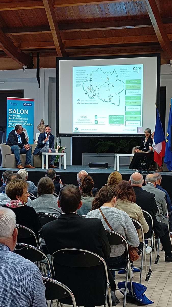 dav_pinheiro's tweet photo. Vendredi 27 septembre s'est tenue la 6éme édition du Salon des Maires, des Présidents de Communautés et des Décideurs Publics de @Allierdpt
#AMF03  #Salondesmaires #Economielocal #Transitionénergétique 
#Gazvert #Décarbonation https://t.co/c9z0lK5Twq