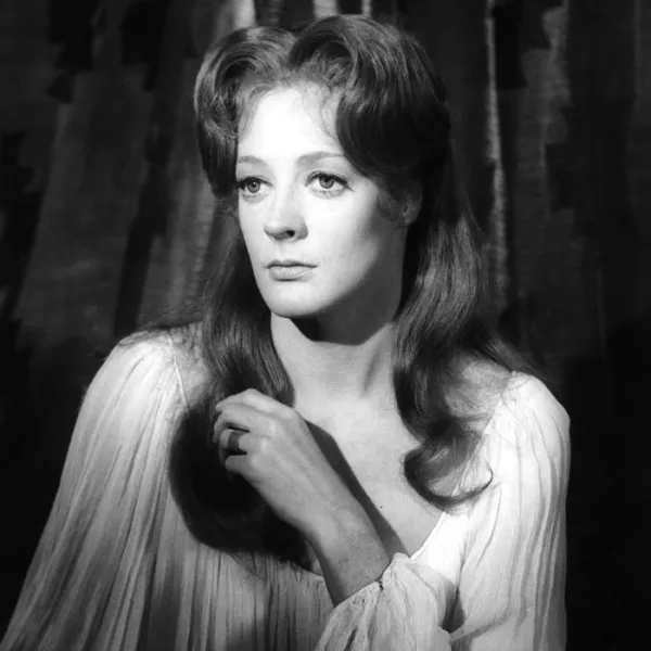 alemaciasblanco's tweet photo. La muerte de Maggie Smith nos deja huérfanos a los amantes de una buena interpretación. En teatro, TV y cine Maggie demostró que era una diosa de la escena, una maestra de la comedia y una excelente actriz dramática. Además, es ya un icono del cine británico. https://t.co/SI9v6KPBtH