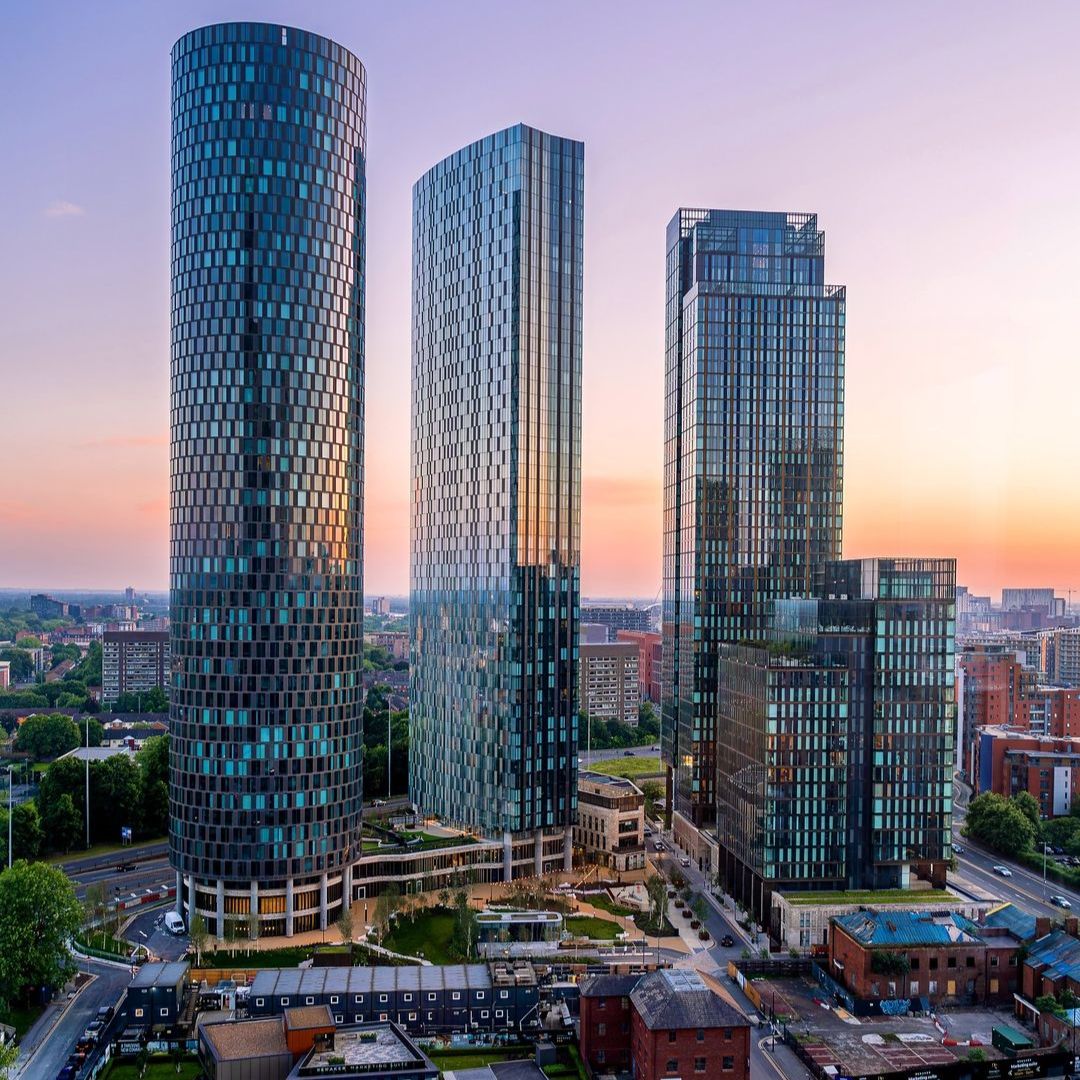 NewJacksonMCR's tweet photo. Three60's cylindrical elegance, The Blade's sharp angles, and Crown Street's majestic stature boldly contrast one another to create a striking visual ensemble.   

📷 @flossietakesphotos  

#NewJackson #Manchester #TransformingSkylines https://t.co/lH4YYuKuaG