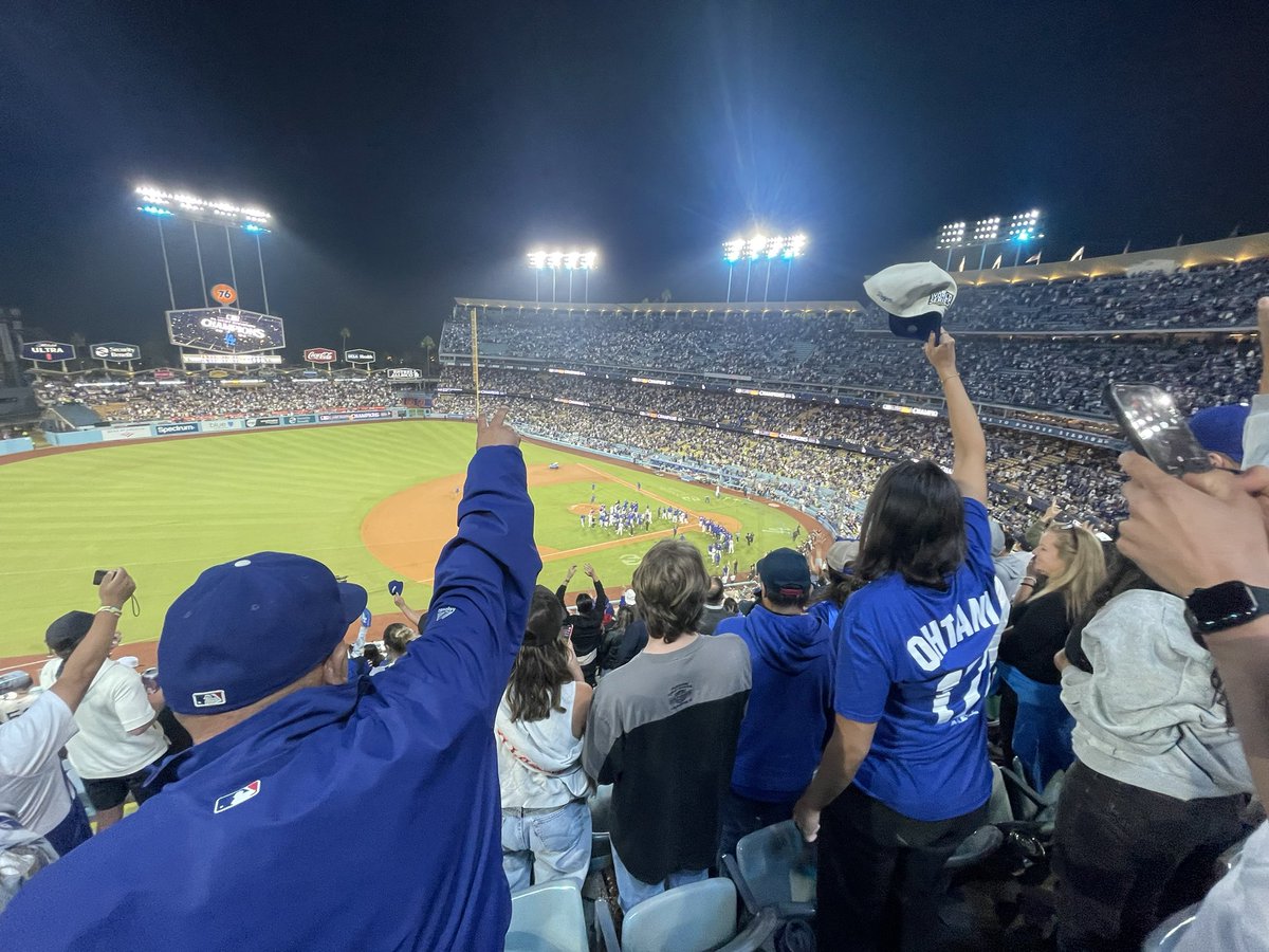 Last night’s game!! 💙💙💙 #Dodgers