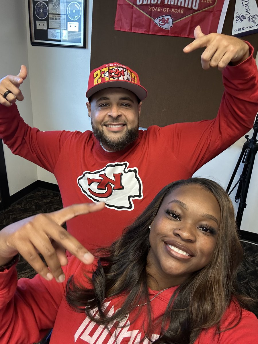 DeonaHuSTLe's tweet image. TGIF🔥

We’re live celebrating Libra Bdays + giving away @NICKIMINAJ #PinkFriday2Tour Tickets💕🎟️