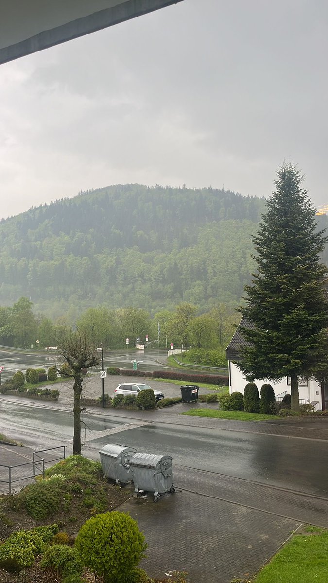 Graduated als Master in de Theater- en Filmwetenschappen aan de @UAntwerpenFLW ! 🎓*

*Na ongeveer 8 + 3 jaar (gecombineerd met een voltijdse PR job in de filmsector) studeren en een masterthesis over Maria Rosseels, I made it. ↔️