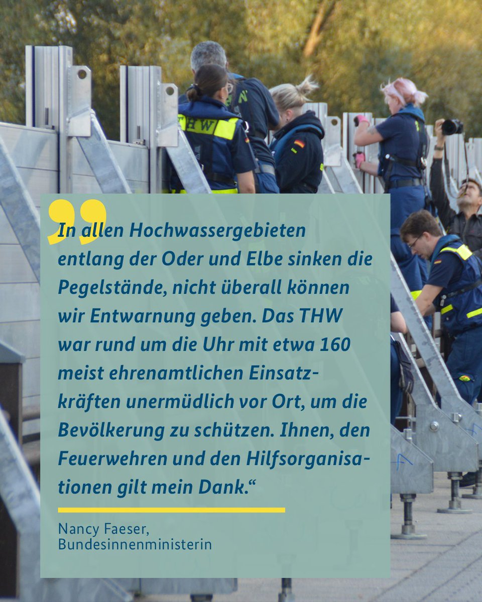 BMI_Bund's tweet image. Das #Hochwasser infolge des Unwettertiefs "Anett" fordert weiterhin zahlreiche @THWLeitung-Einheiten in Ostdeutschland. Nachdem sich die Hochwasserlage an der Elbe entspannt hat, verlagert sich der Schwerpunkt nun an die #Oder. BM'in @NancyFaeser dankt allen für ihren Einsatz: