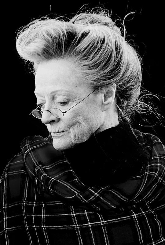 Maggie Smith es una de esas actrices que siempre crees que será eterna.

Y lo es.

Aunque haya fallecido, su legado es gigante e interminable. Ella es parte de la historia y nunca será olvidada.