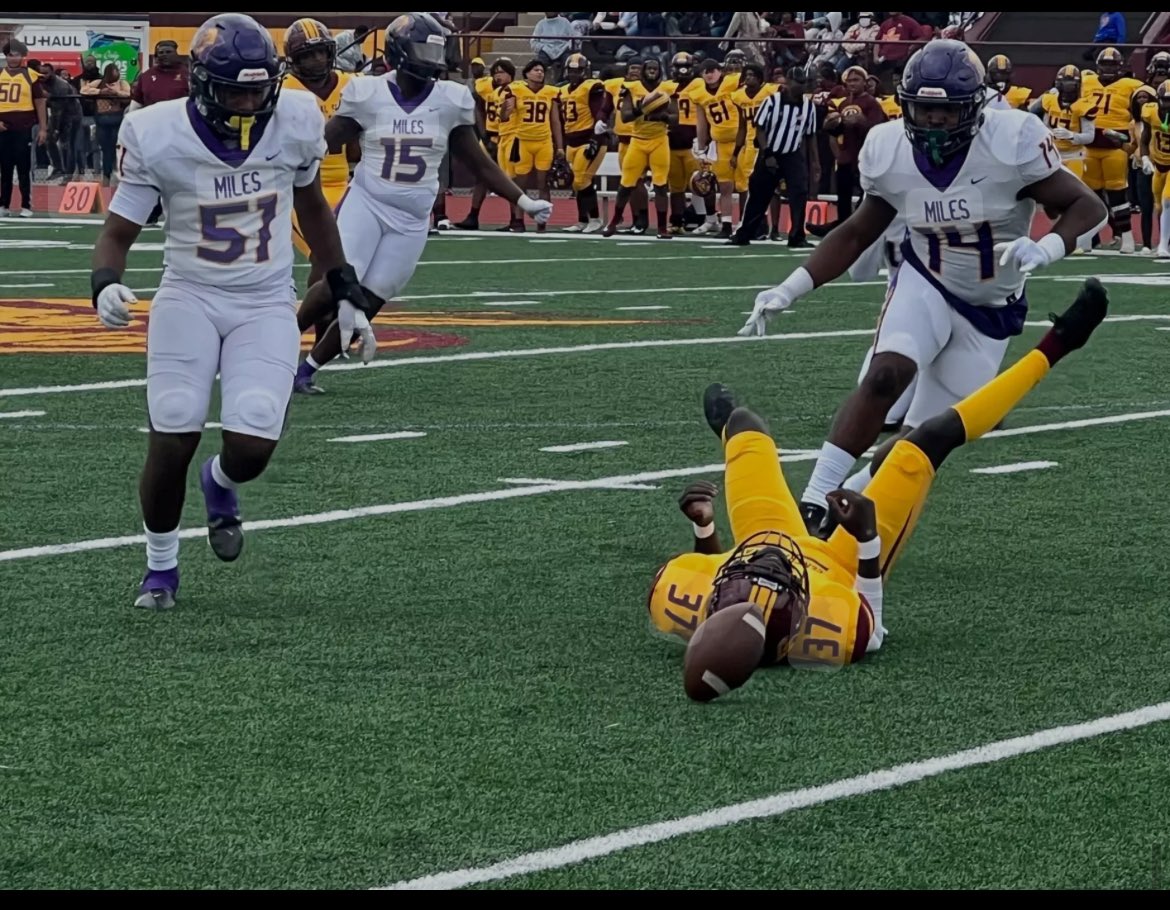 edmundjones55's tweet photo. #AGTG✝️ blessed to receive my first ⭕️ffer from miles college @Coach_Sam_Shade
 @miles_football 
@WenonahDragons2 
@Wenonah_Sports 
@Jordanspence205
@elshelton5515
@HallTechSports1 
@CoachL__ https://t.co/0RkPOdx78U